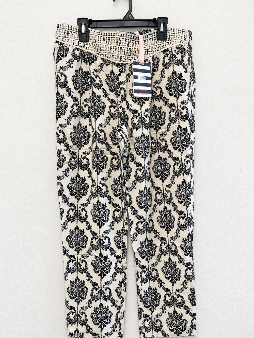 Womans Black and Cream Patterned Pull-On Pants